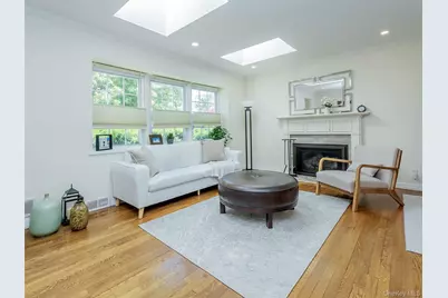 25 Andover Road, Port Washington, NY 11050 - Photo 2