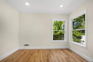 31 Foxwood Dr E, Huntington Station, NY 11746 - Photo 38