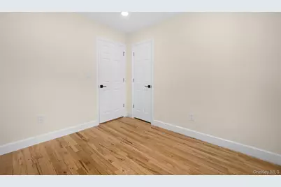 31 Foxwood Drive E, Huntington Station, NY 11746 - Photo 34