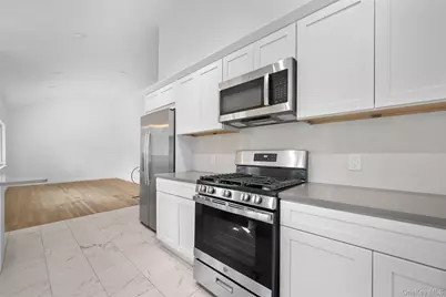 31 Foxwood Drive E, Huntington Station, NY 11746 - Photo 12