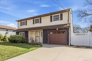 123 Avenue B, Holbrook, NY 11741 - Photo 2