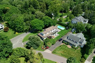 77 Brookside Dr, Manhasset, NY 11030 - Photo 34
