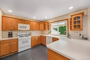 145 Washington St, Farmingdale, NY 11735 - Photo 16