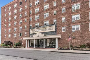 370 Broadway, Long Beach, NY 11561 - Photo 2