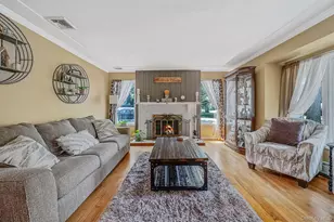 77 Toomey Rd, West Islip, NY 11795 - Photo 8