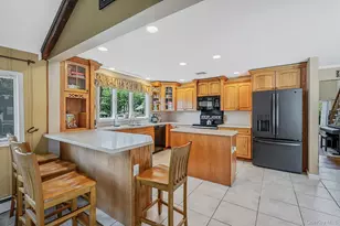 77 Toomey Rd, West Islip, NY 11795 - Photo 12