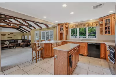 77 Toomey Road, West Islip, NY 11795 - Photo 14