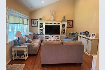 20 Via Continental, Huntington Station, NY 11746 - Photo 10