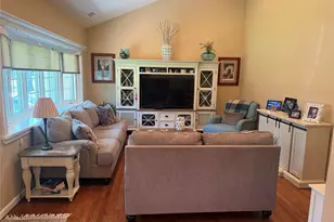 20 Via Continental, Huntington Station, NY 11746 - Photo 10