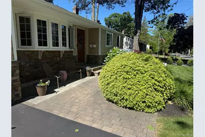 20 Via Continental, Huntington Station, NY 11746 - Photo 2