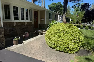 20 Via Continental, Huntington Station, NY 11746 - Photo 2