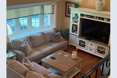 20 Via Continental, Huntington Station, NY 11746 - Photo 12