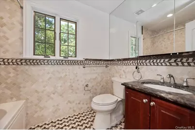 18 Pond Park Road, Great Neck, NY 11023 - Photo 22