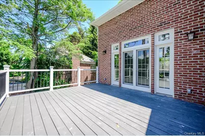 18 Pond Park Road, Great Neck, NY 11023 - Photo 16