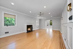 18 Pond Park Rd, Great Neck, NY 11023 - Photo 4