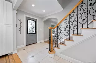 18 Pond Park Rd, Great Neck, NY 11023 - Photo 2
