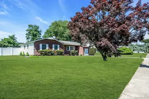 15 Duel Dr, Holbrook, NY 11741 - Photo 2