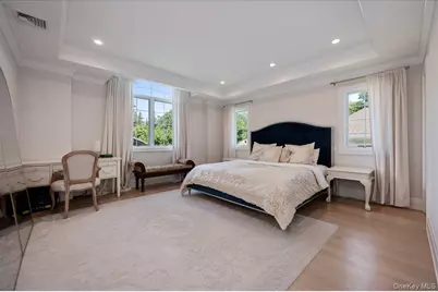 9 Greenway Terrace, Great Neck, NY 11024 - Photo 18