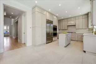 9 Greenway Ter, Great Neck, NY 11024 - Photo 12