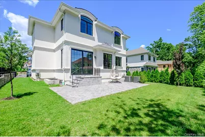 9 Greenway Terrace, Great Neck, NY 11024 - Photo 32