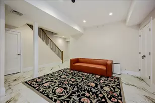 9 Greenway Ter, Great Neck, NY 11024 - Photo 26