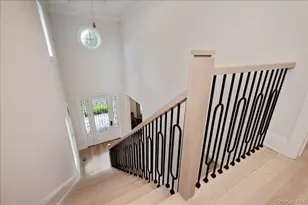 9 Greenway Ter, Great Neck, NY 11024 - Photo 16