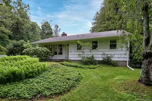 21 Elmwood Rd, South Salem, NY 10590 - Photo 2