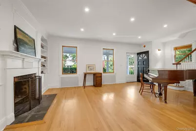 328 Manor Road, Douglaston, NY 11363 - Photo 4