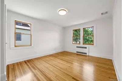 328 Manor Road, Douglaston, NY 11363 - Photo 16