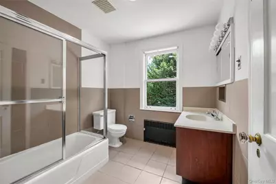 328 Manor Road, Douglaston, NY 11363 - Photo 18
