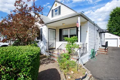 172 Wellington Road S, Garden City, NY 11530 - Photo 2