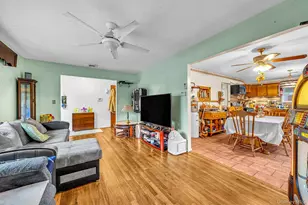 14 Urn Ct, Brentwood, NY 11717 - Photo 6