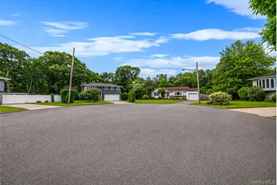 14 Urn Court, Brentwood, NY 11717 - Photo 2