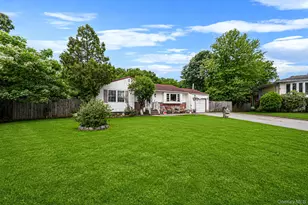 14 Urn Ct, Brentwood, NY 11717 - Photo 4