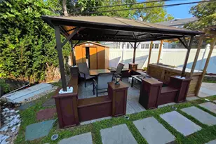 30 Aberdeen Rd, New Hyde Park, NY 11040 - Photo 20