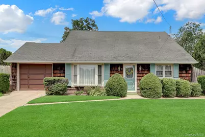 16 Texas Court, Syosset, NY 11791 - Photo 2