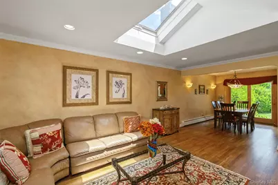 204 Halsey Avenue, Jericho, NY 11753 - Photo 6