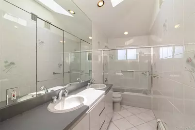 204 Halsey Avenue, Jericho, NY 11753 - Photo 22