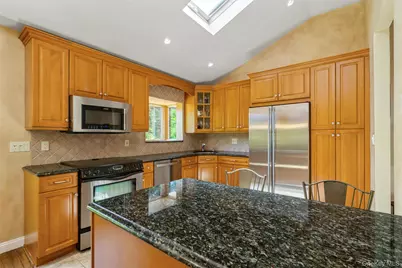204 Halsey Avenue, Jericho, NY 11753 - Photo 14