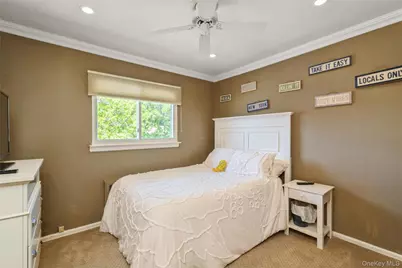 204 Halsey Avenue, Jericho, NY 11753 - Photo 20