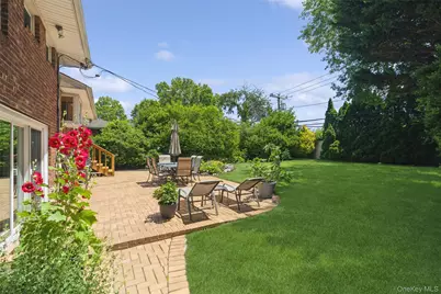 204 Halsey Avenue, Jericho, NY 11753 - Photo 32