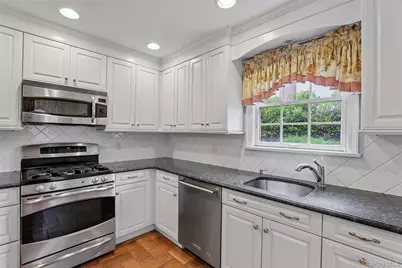 105 Stewart Avenue, Garden City, NY 11530 - Photo 8