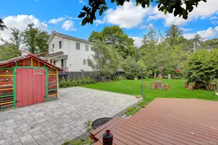 301 Oak Neck Rd, West Islip, NY 11795 - Photo 16