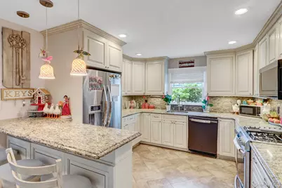 301 Oak Neck Road, West Islip, NY 11795 - Photo 4