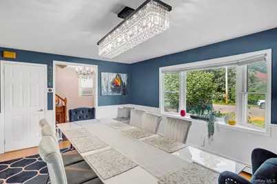 301 Oak Neck Road, West Islip, NY 11795 - Photo 10