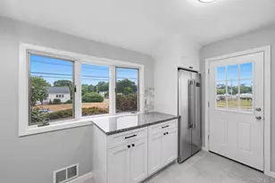 40 Cypress St, Central Islip, NY 11722 - Photo 30