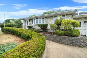 40 Cypress St, Central Islip, NY 11722 - Photo 8