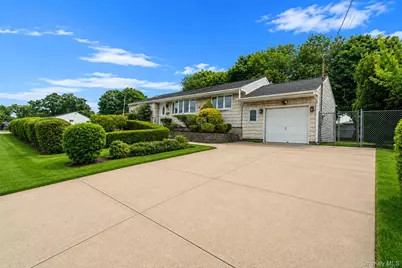 40 Cypress Street, Central Islip, NY 11722 - Photo 2