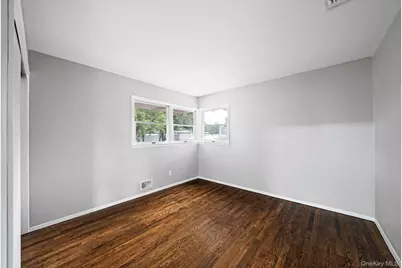 40 Cypress Street, Central Islip, NY 11722 - Photo 32