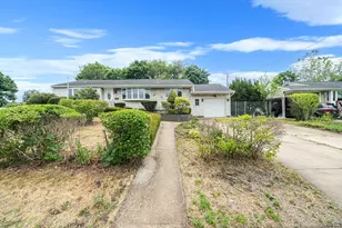40 Cypress St, Central Islip, NY 11722 - Photo 4
